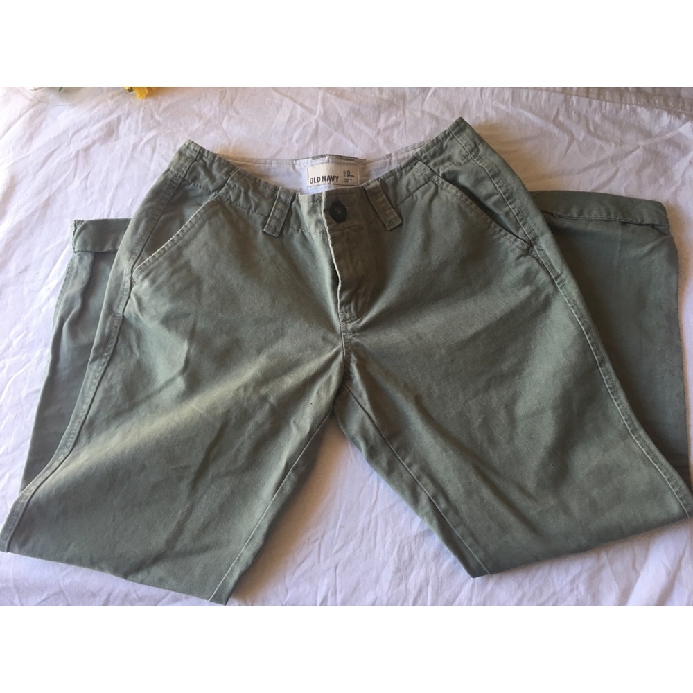 Pale green cuffed old navy Capri pants